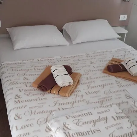 Mobile Lux Otok Murter Jezera