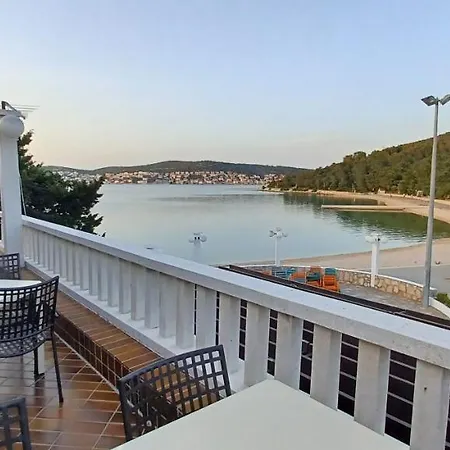 Mobile Lux Otok Murter Kamp