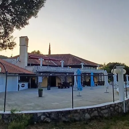 营地 Mobile Lux Otok Murter